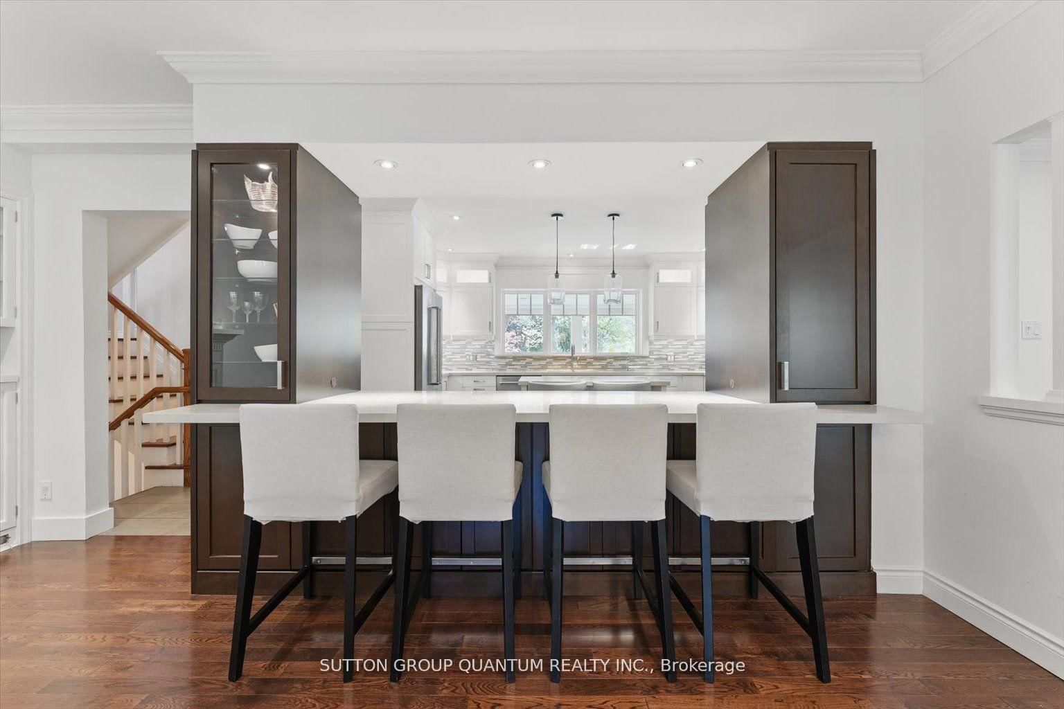 Detached House for sale at 347 Pinetree Way, Mississauga, Ontario, L5G 2R4 - Mineola - MLS: W12904978