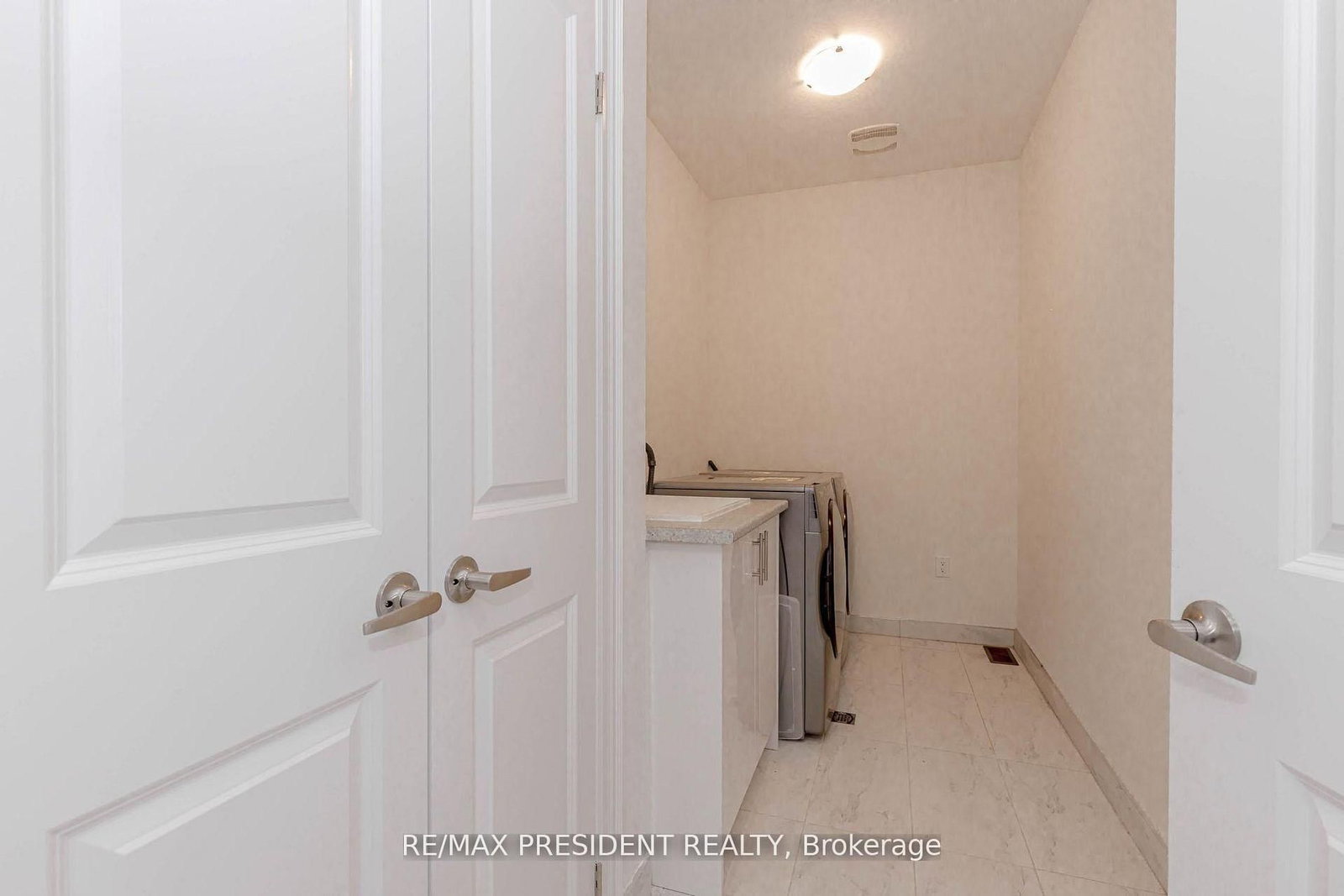 Detached House for sale at 2 Vincena Road, Caledon, Ontario, L7C 4M5 - Rural Caledon - MLS: W12905040