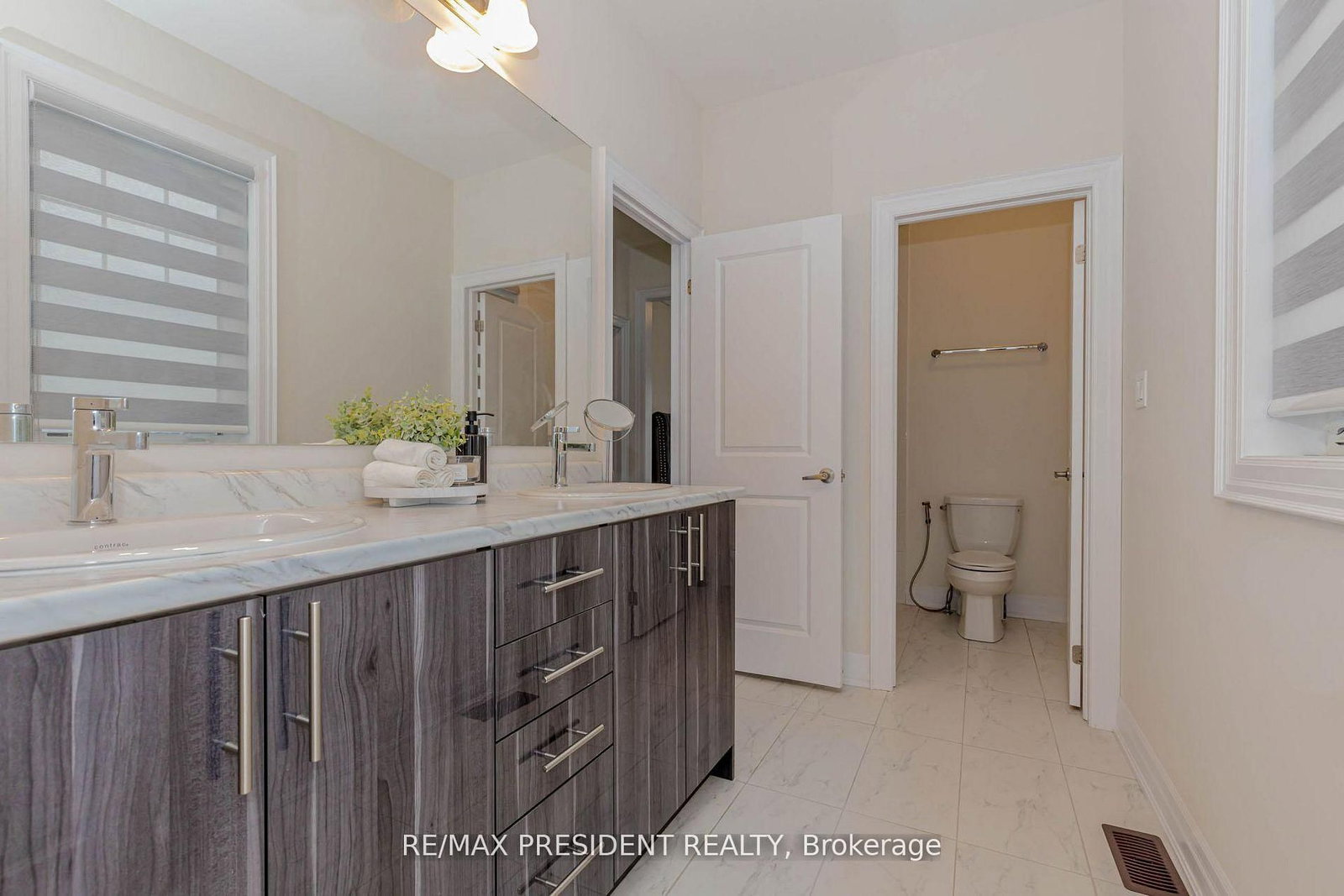 Detached House for sale at 2 Vincena Road, Caledon, Ontario, L7C 4M5 - Rural Caledon - MLS: W12905040