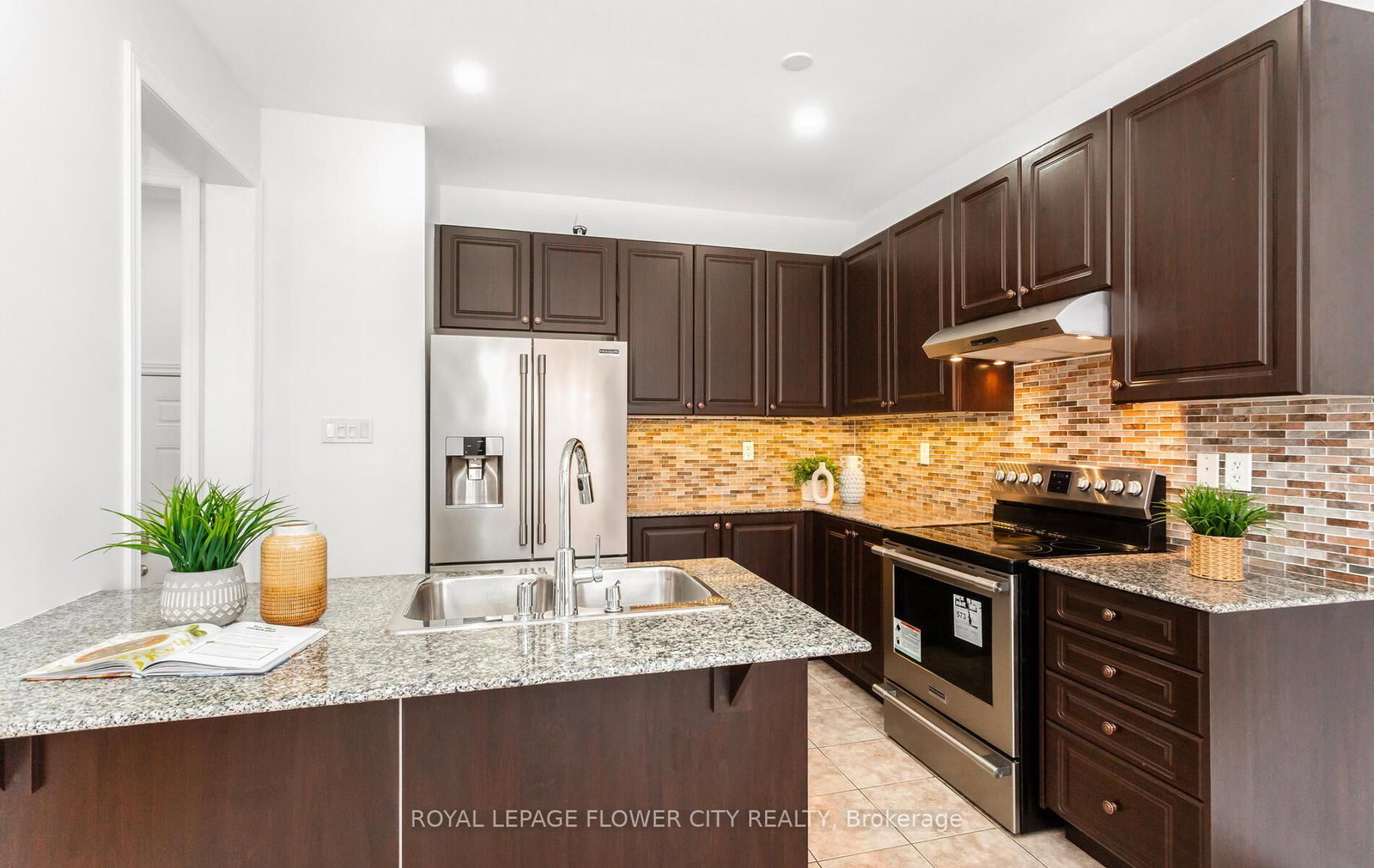 Detached House for sale at 2 Archville Street, Brampton, Ontario, L6Y 5Y5 - Credit Valley - MLS: W12905156