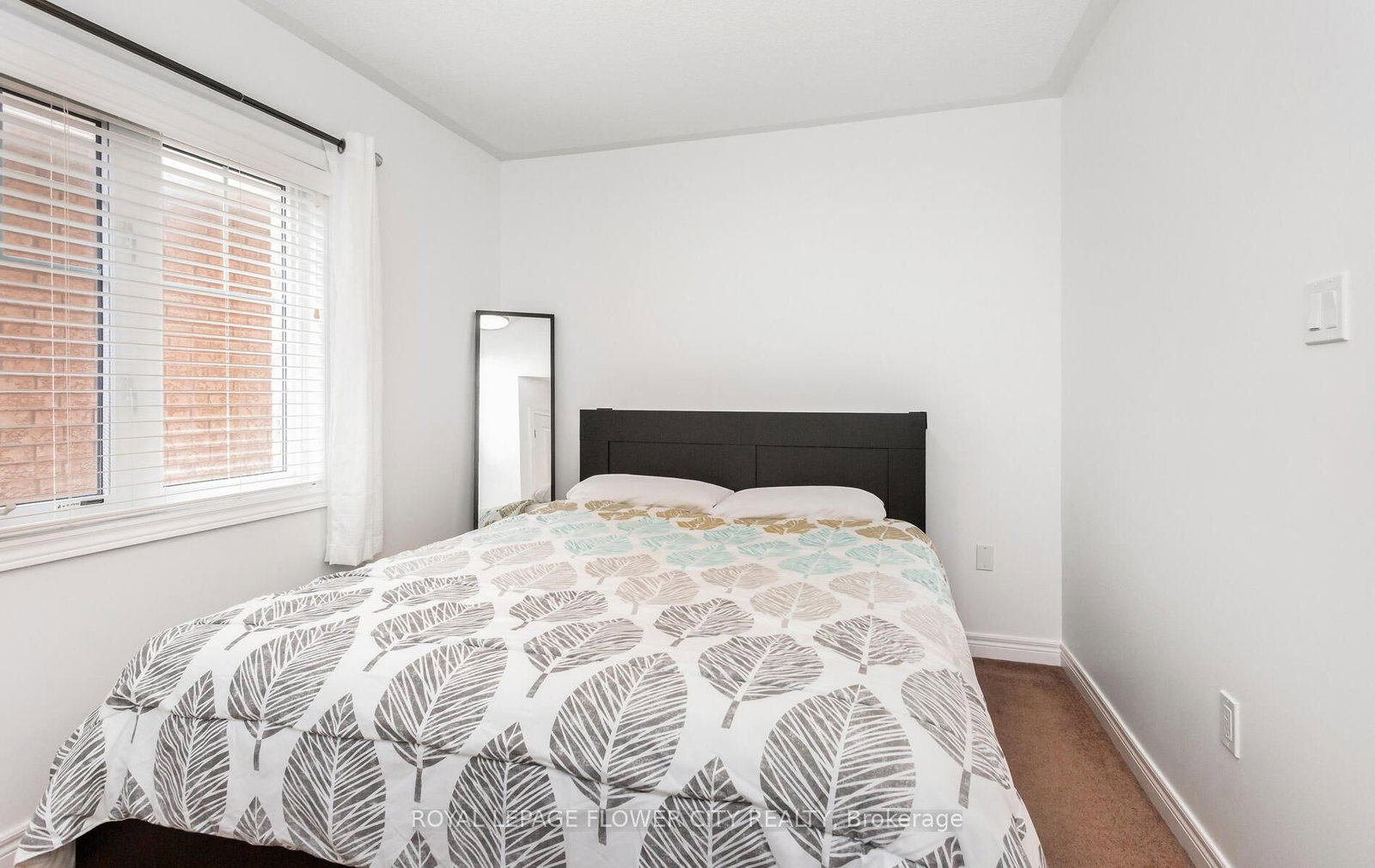 Detached House for sale at 2 Archville Street, Brampton, Ontario, L6Y 5Y5 - Credit Valley - MLS: W12905156