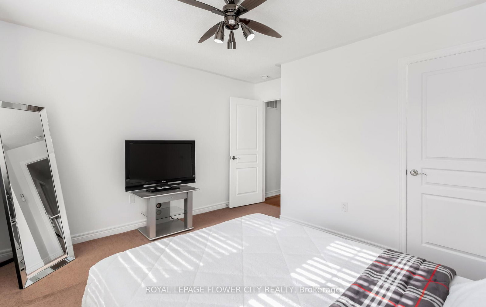 Detached House for sale at 2 Archville Street, Brampton, Ontario, L6Y 5Y5 - Credit Valley - MLS: W12905156