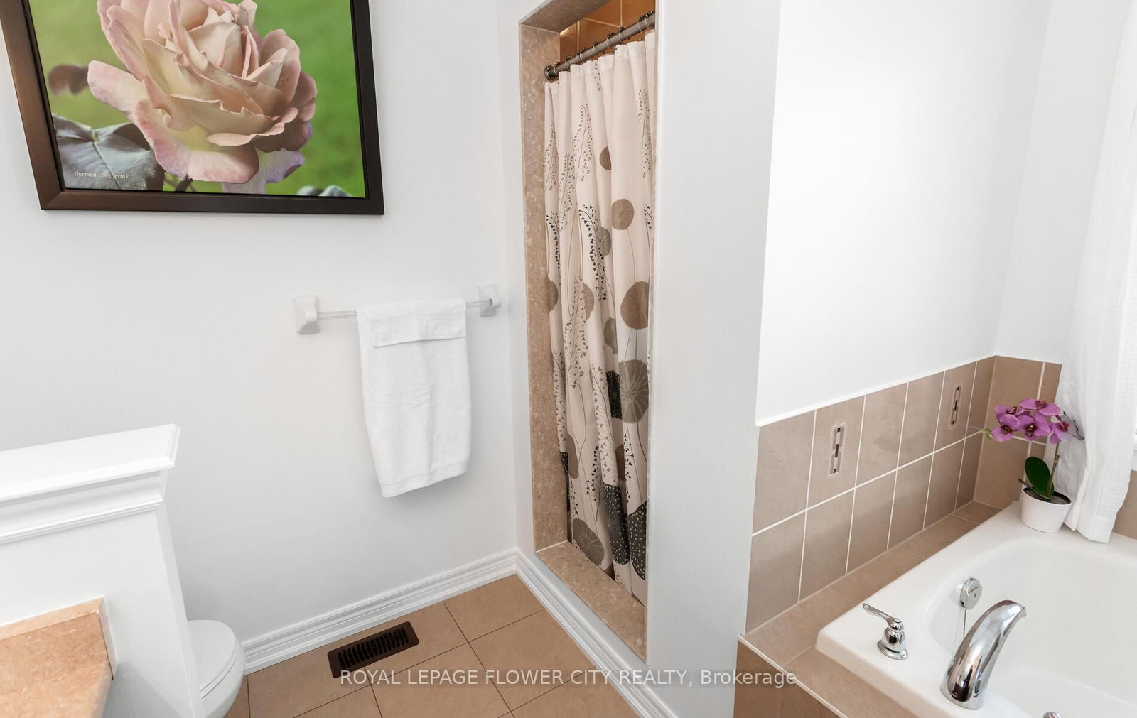 Detached House for sale at 2 Archville Street, Brampton, Ontario, L6Y 5Y5 - Credit Valley - MLS: W12905156