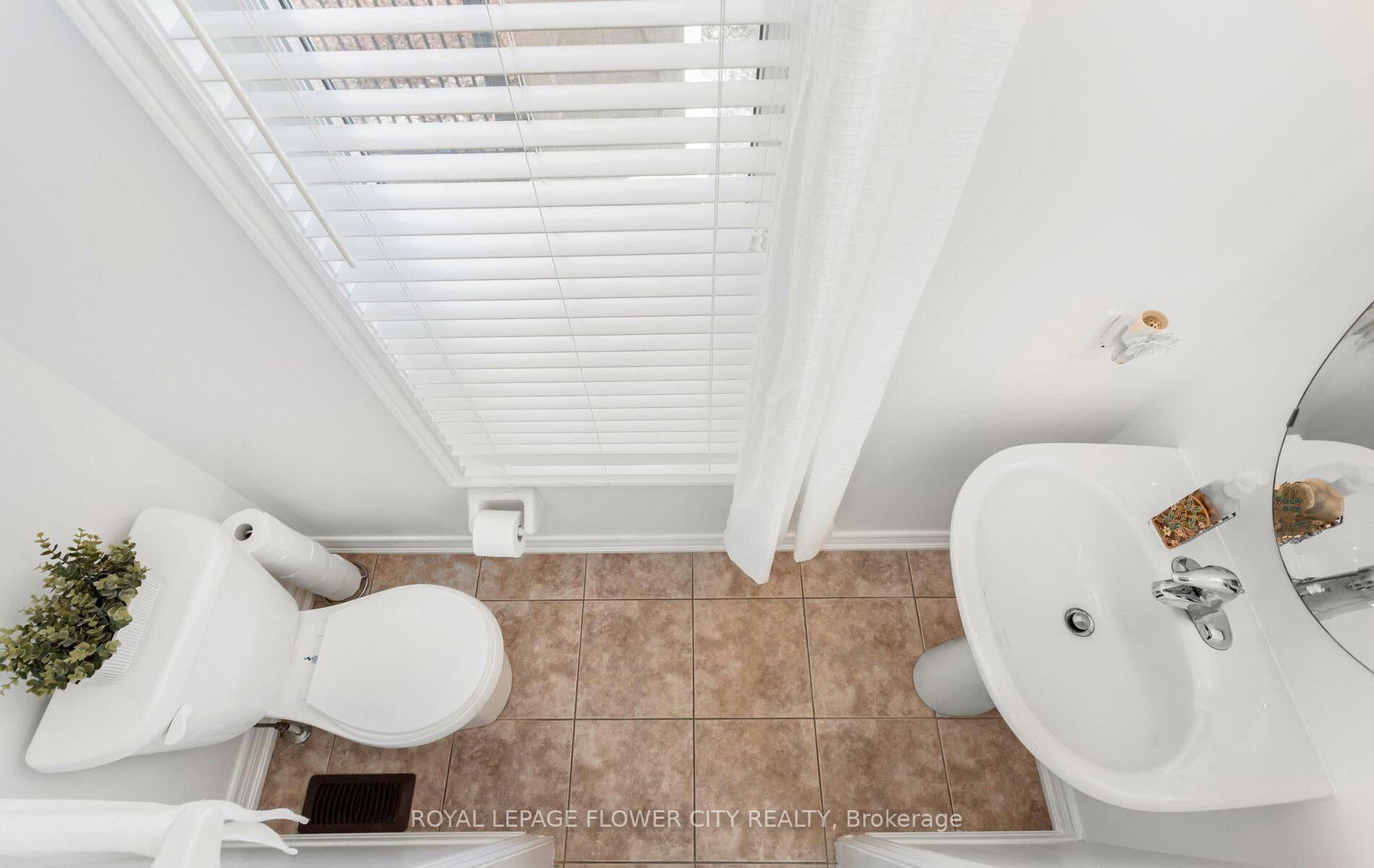 Detached House for sale at 2 Archville Street, Brampton, Ontario, L6Y 5Y5 - Credit Valley - MLS: W12905156