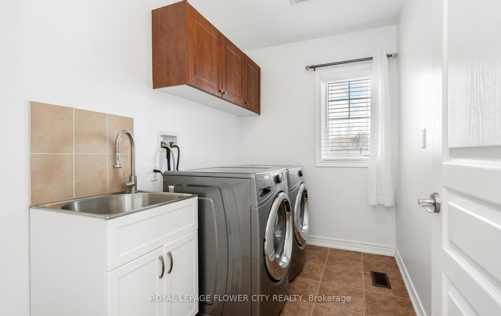 Detached House for sale at 2 Archville Street, Brampton, Ontario, L6Y 5Y5 - Credit Valley - MLS: W12905156