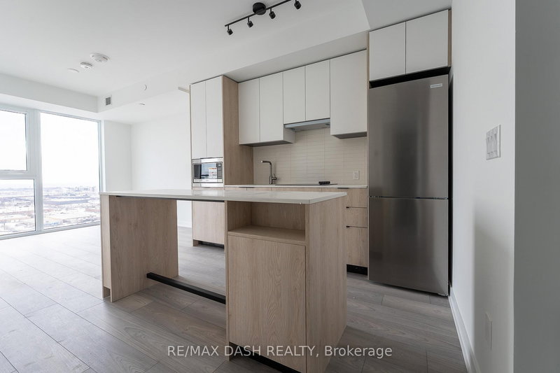 home for lease on 1606-1007 THE QUEENSWAY Avenue