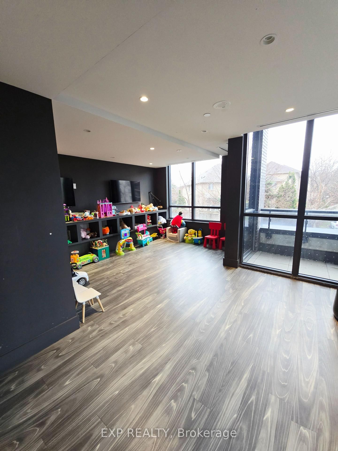 10 Gibbs Road, Unit 1011 - Photo 14