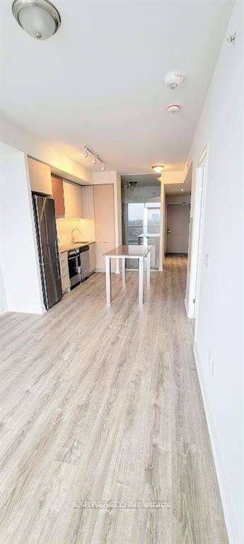 1011 - 10 Gibbs Road