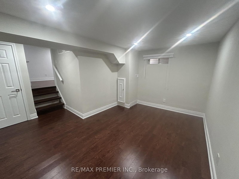 Lower - 4057 Taffey Cres, Mississauga, L5L 2A6 | Image 2