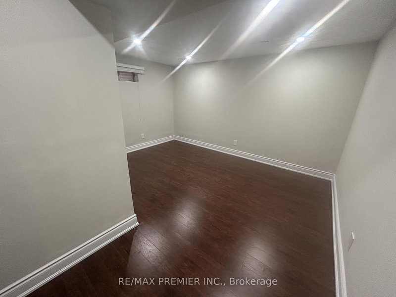 Lower - 4057 Taffey Cres, Mississauga, L5L 2A6 | Image 3