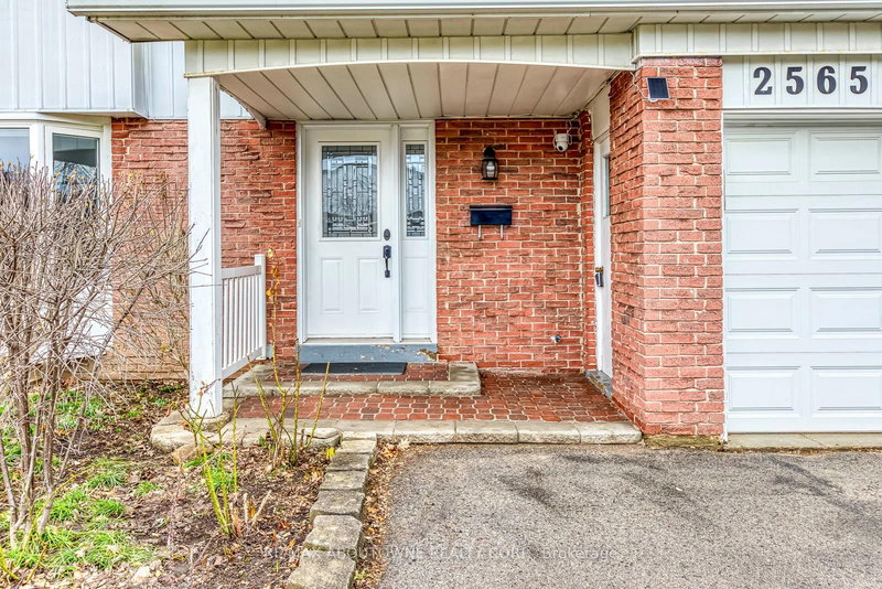 2565 Windjammer Rd, Mississauga, L5L 1H7 | Image 3