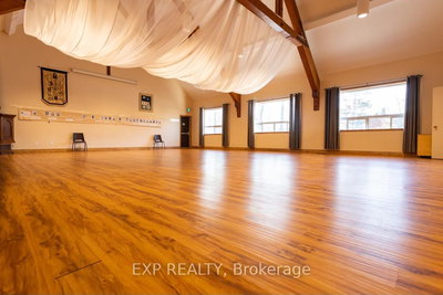 Upper/Lower Hall/Comm Kit - 19 St Albans Dr | Halton Hills | Image