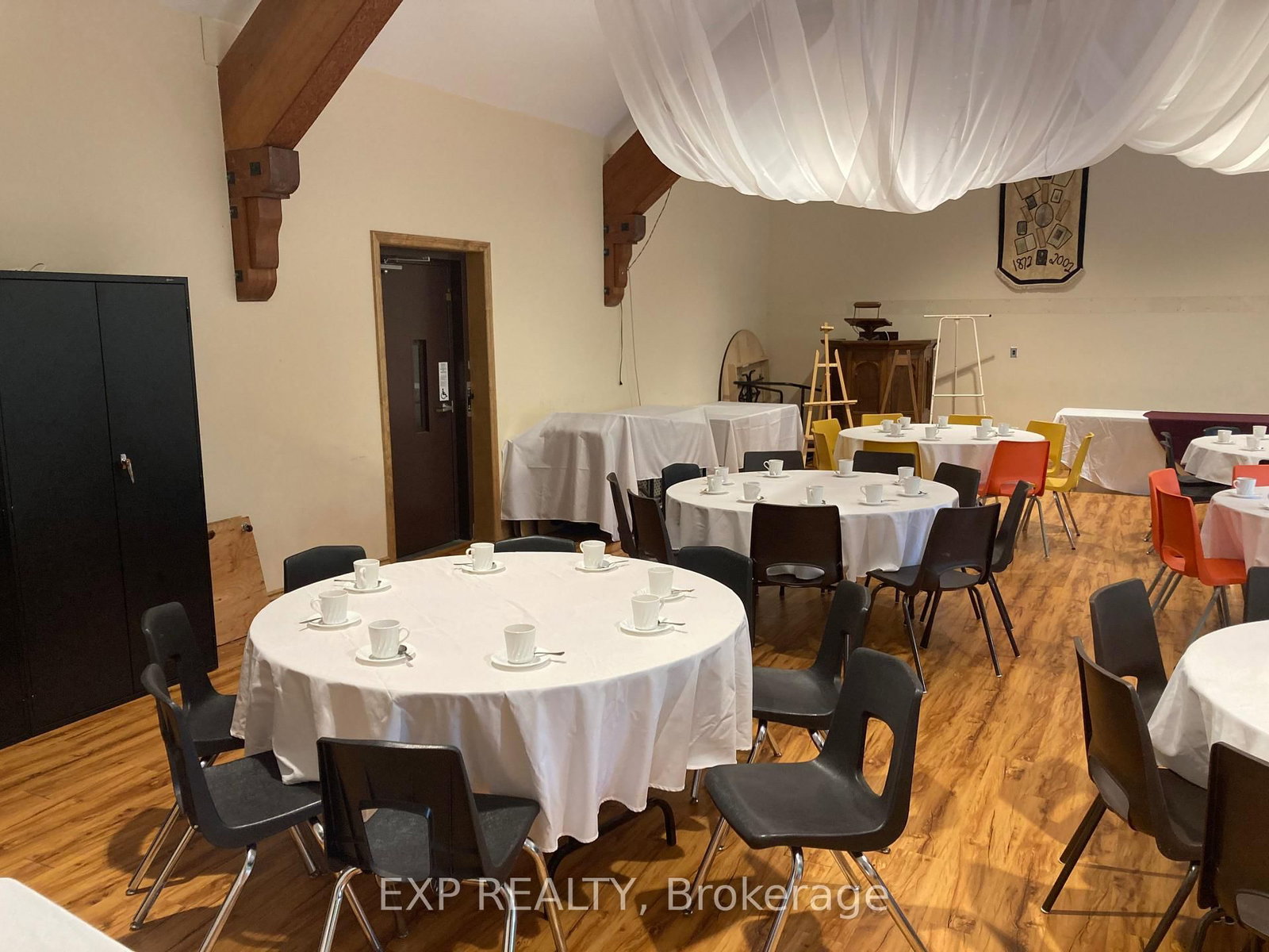 19 St Albans Drive, Unit Upper/Lower Hall/Comm Kit - Photo 5