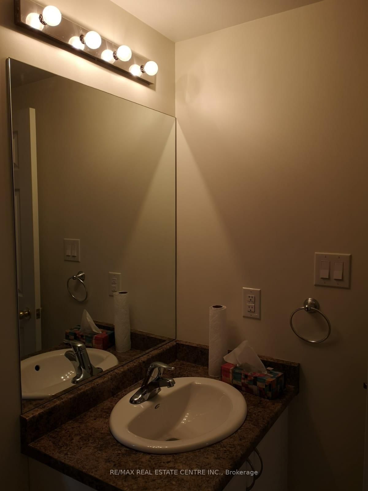 Townhouse for lease at 1-600 Shoreline Drive, Mississauga, Ontario, L5B 0A8 - Cooksville - MLS: W12907166