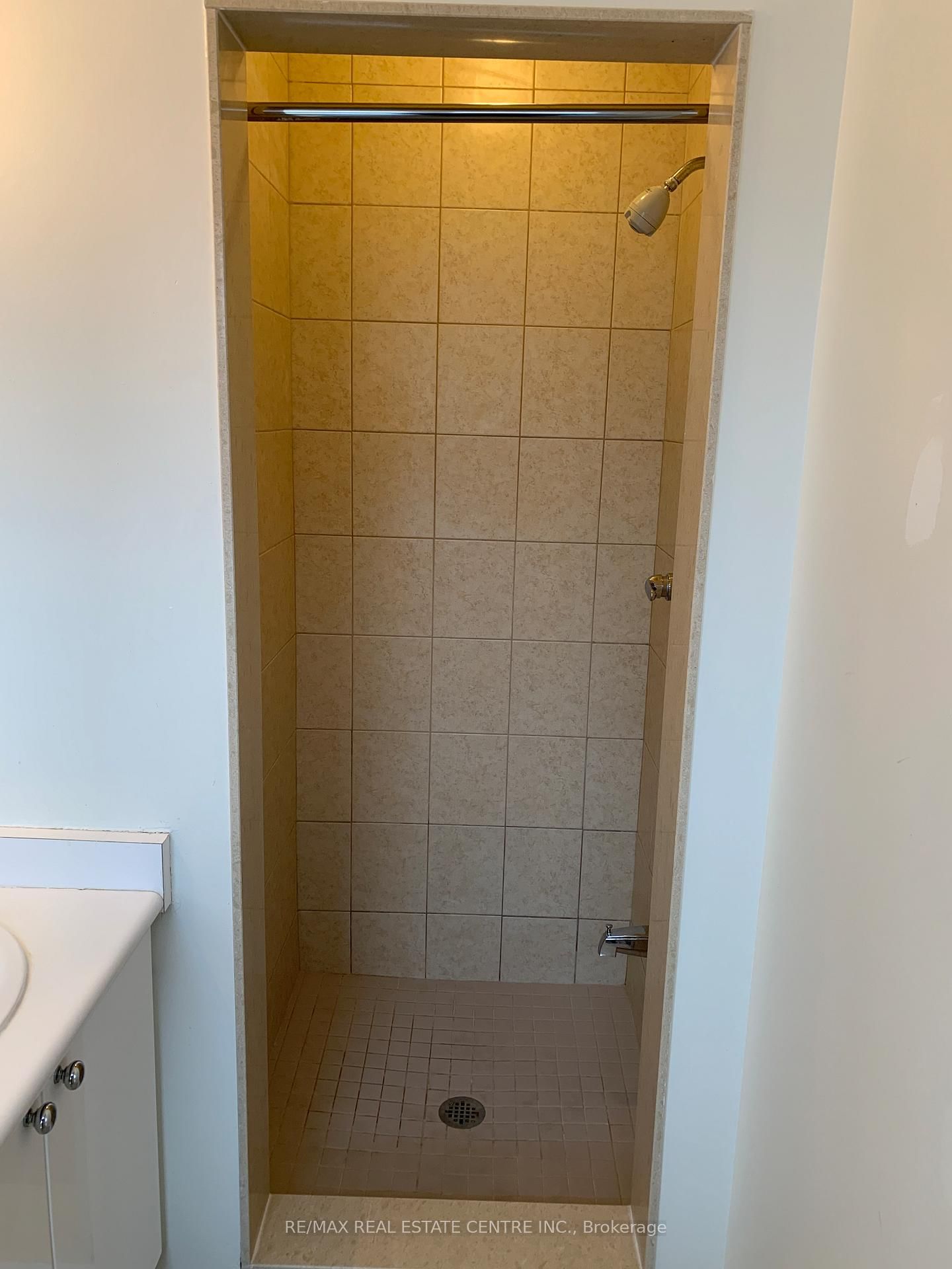 Townhouse for lease at 1-600 Shoreline Drive, Mississauga, Ontario, L5B 0A8 - Cooksville - MLS: W12907166