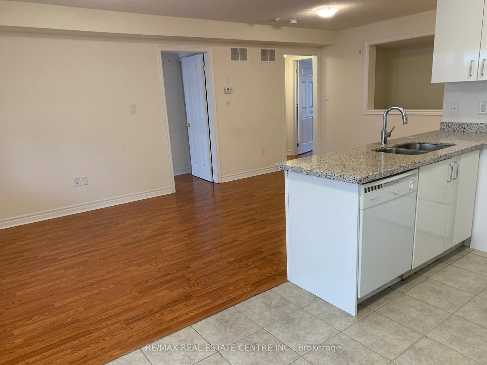 Townhouse for lease at 1-600 Shoreline Drive, Mississauga, Ontario, L5B 0A8 - Cooksville - MLS: W12907166