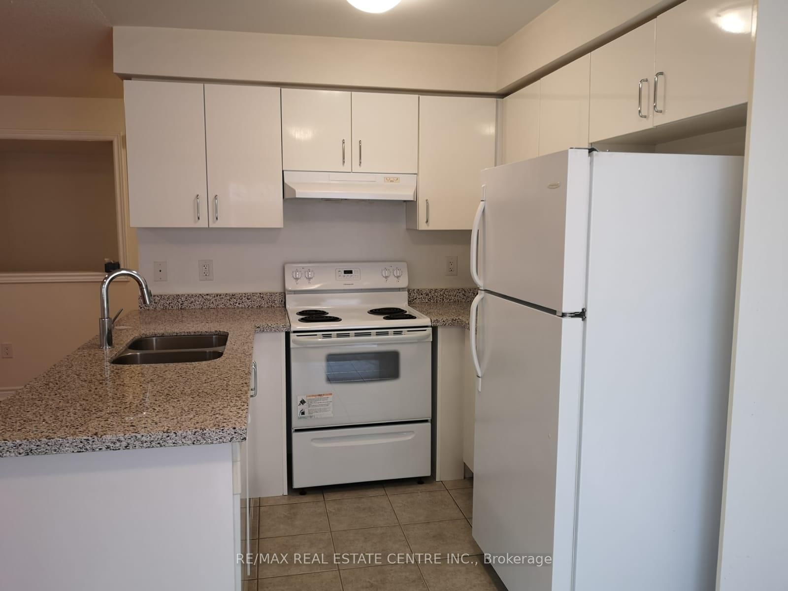 Townhouse for lease at 1-600 Shoreline Drive, Mississauga, Ontario, L5B 0A8 - Cooksville - MLS: W12907166