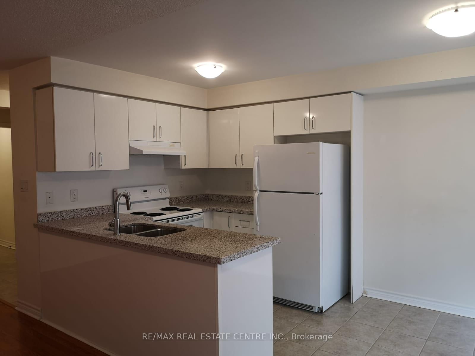 Townhouse for lease at 1-600 Shoreline Drive, Mississauga, Ontario, L5B 0A8 - Cooksville - MLS: W12907166