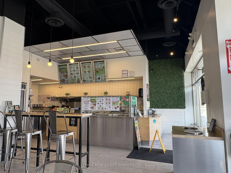 330 Dundas St E, Oakville, L6H 6Z9 | Image 2