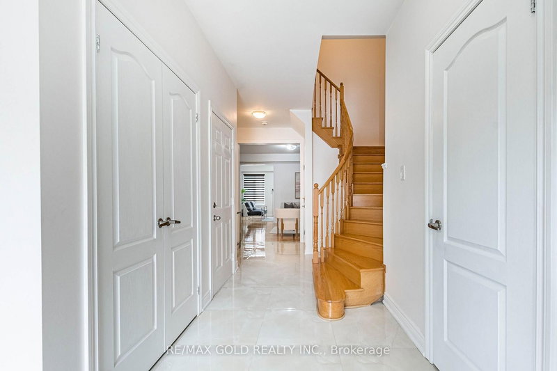 44 Roulette Cres, Brampton, L7A 4R6 | Image 3