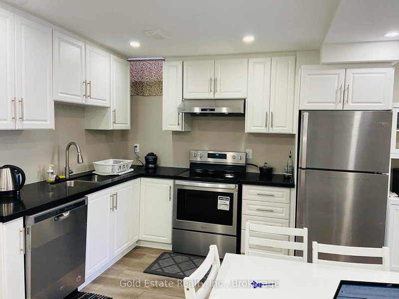 Lower - 3158 Baytree Crt, Mississauga, L5N 7P1 | Image 2