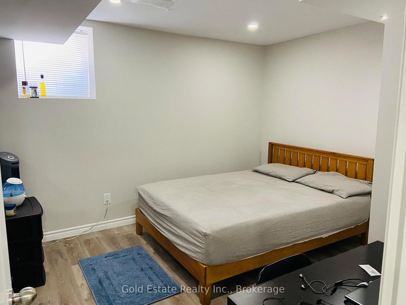 Lower - 3158 Baytree Crt, Mississauga, L5N 7P1 | Image 3