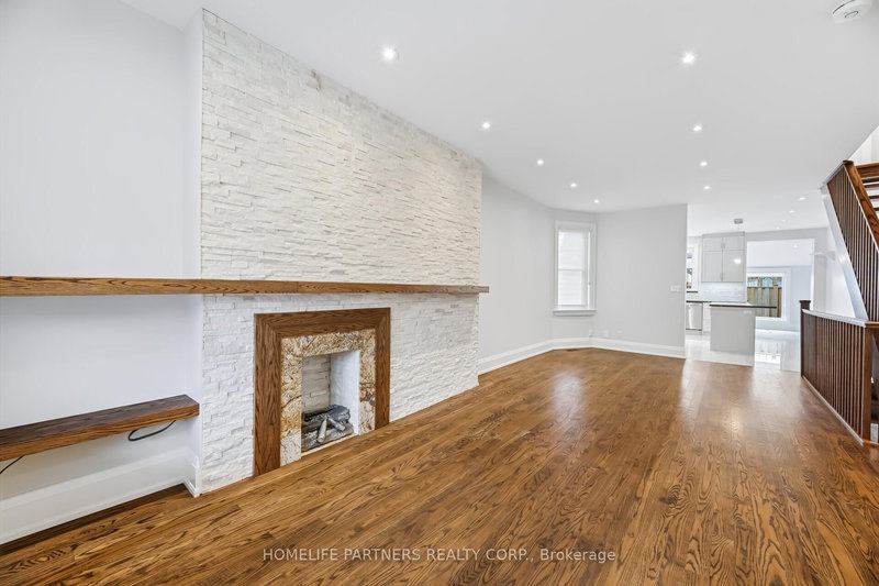 511 Indian Grve, Toronto, M6P 2J1 | Image 2