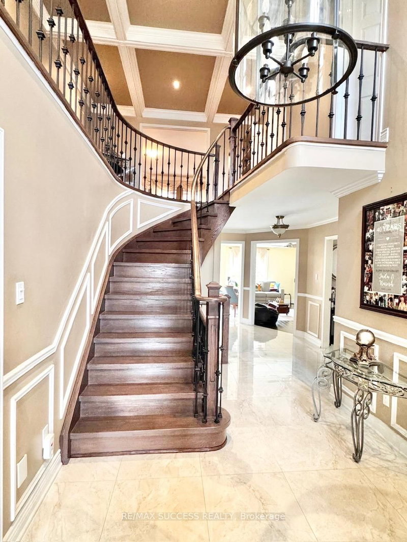 5715 Riverdale Cres, Mississauga, L5M 4R3 | Image 3