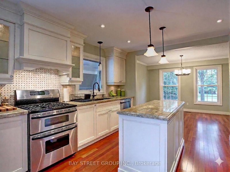 2374 Bennington Gate, Oakville, L6J 5N6 | Image 3