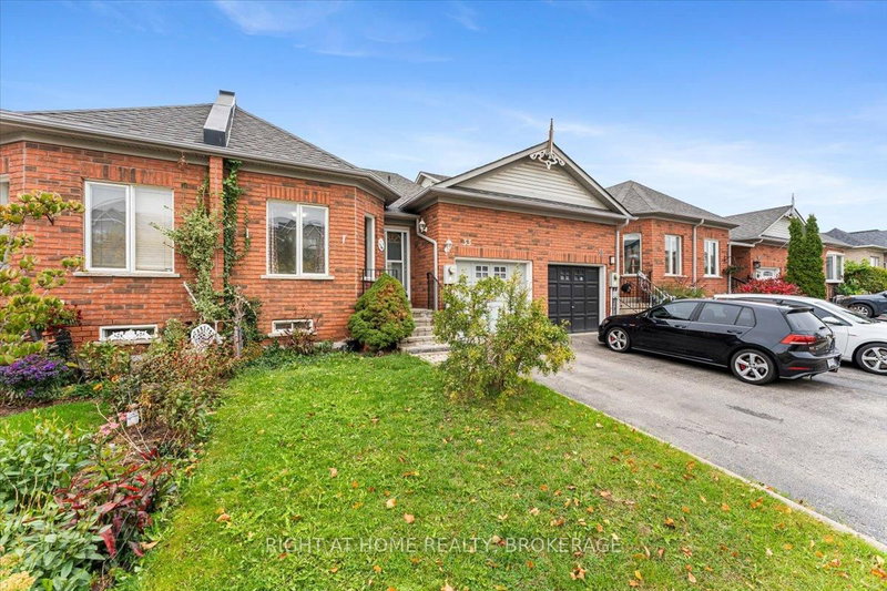 33 Atwood Ave, Halton Hills, L7G 5Z9 | Image 2