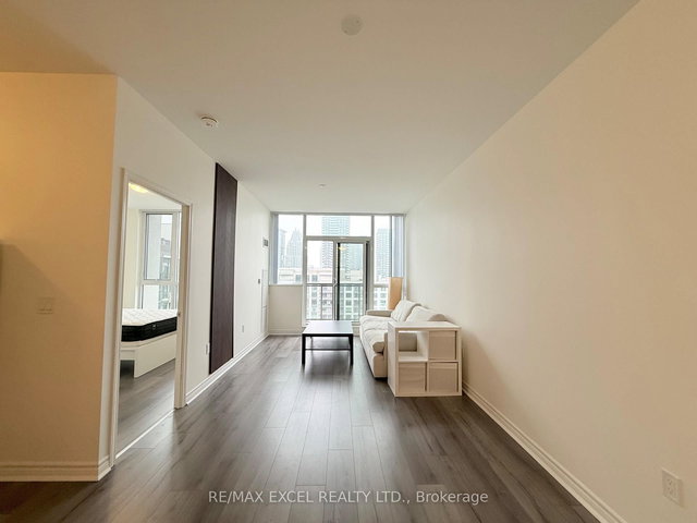 Ph208 - 349 Rathburn Road W