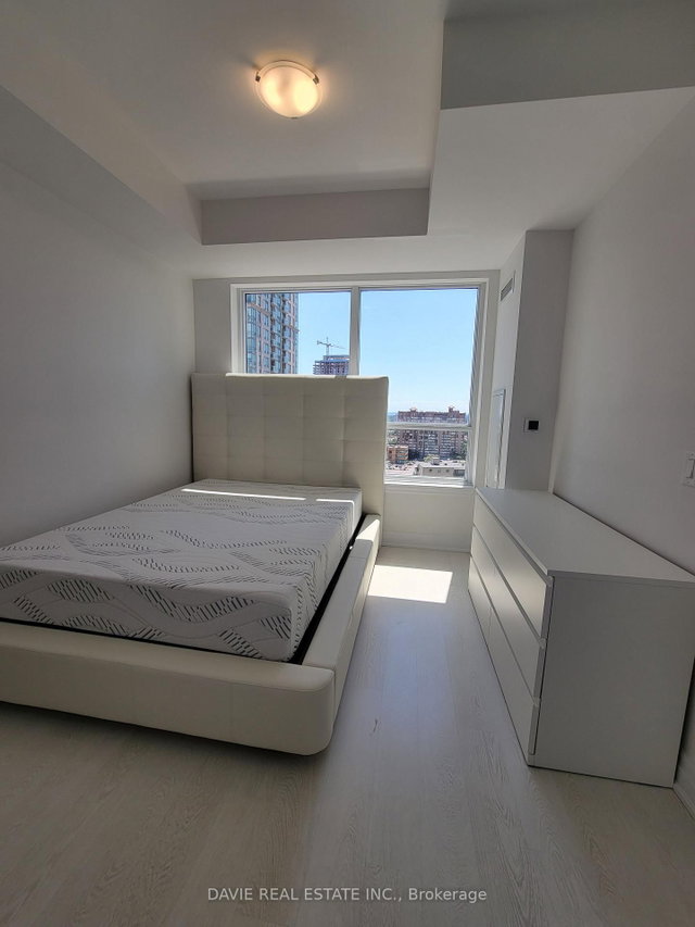 1207 - 30 Elm Drive W