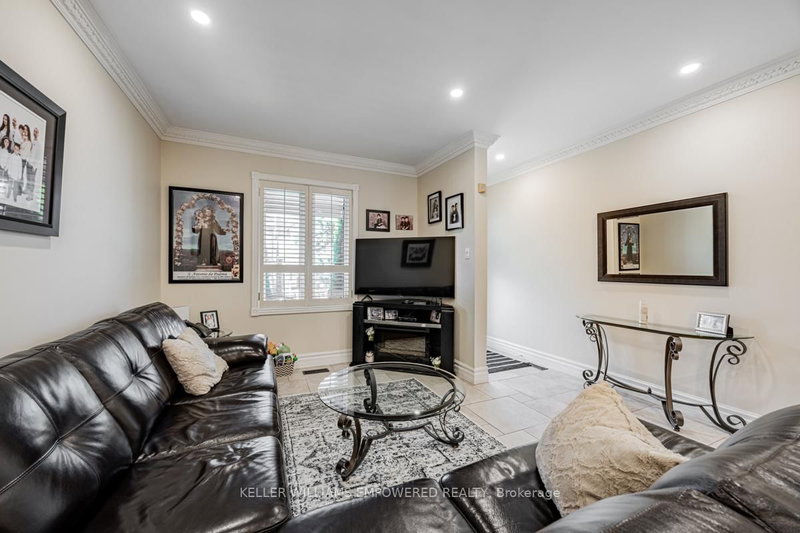 7 Goodwood Ave, Toronto, M6E 1J1 | Image 2