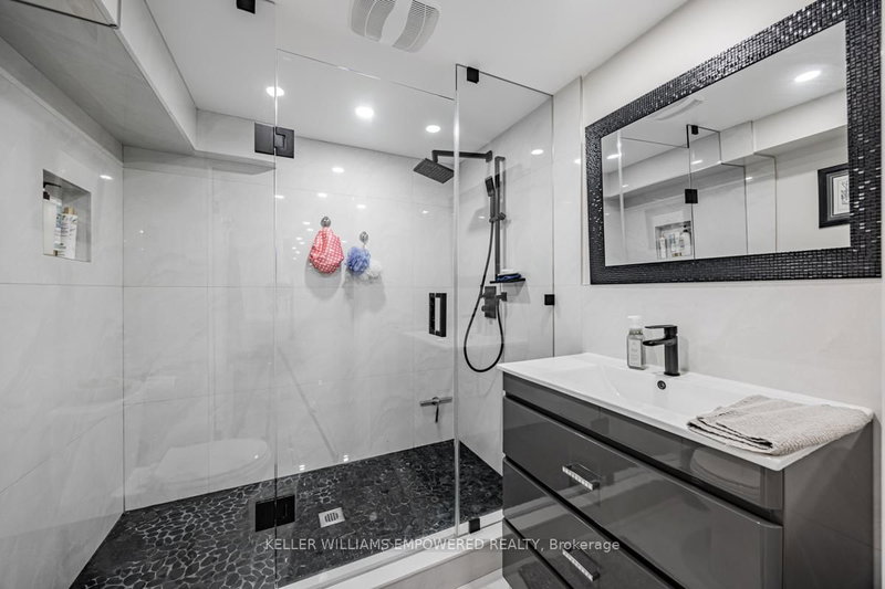 7 Goodwood Ave, Toronto, M6E 1J1 | Image 3