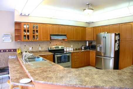 286 Fernforest Dr, Brampton, L6R1B6 | Image 3