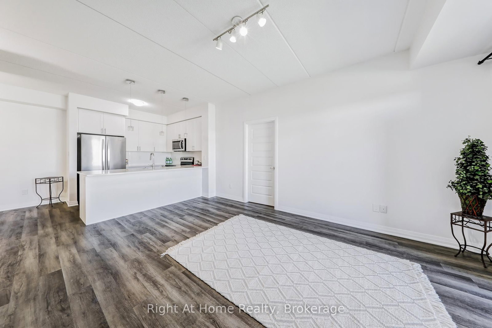 Condo for sale at 307-610 Farmstead Drive, Milton, Ontario, L9T 8X5 - Willmott - MLS: W12908032