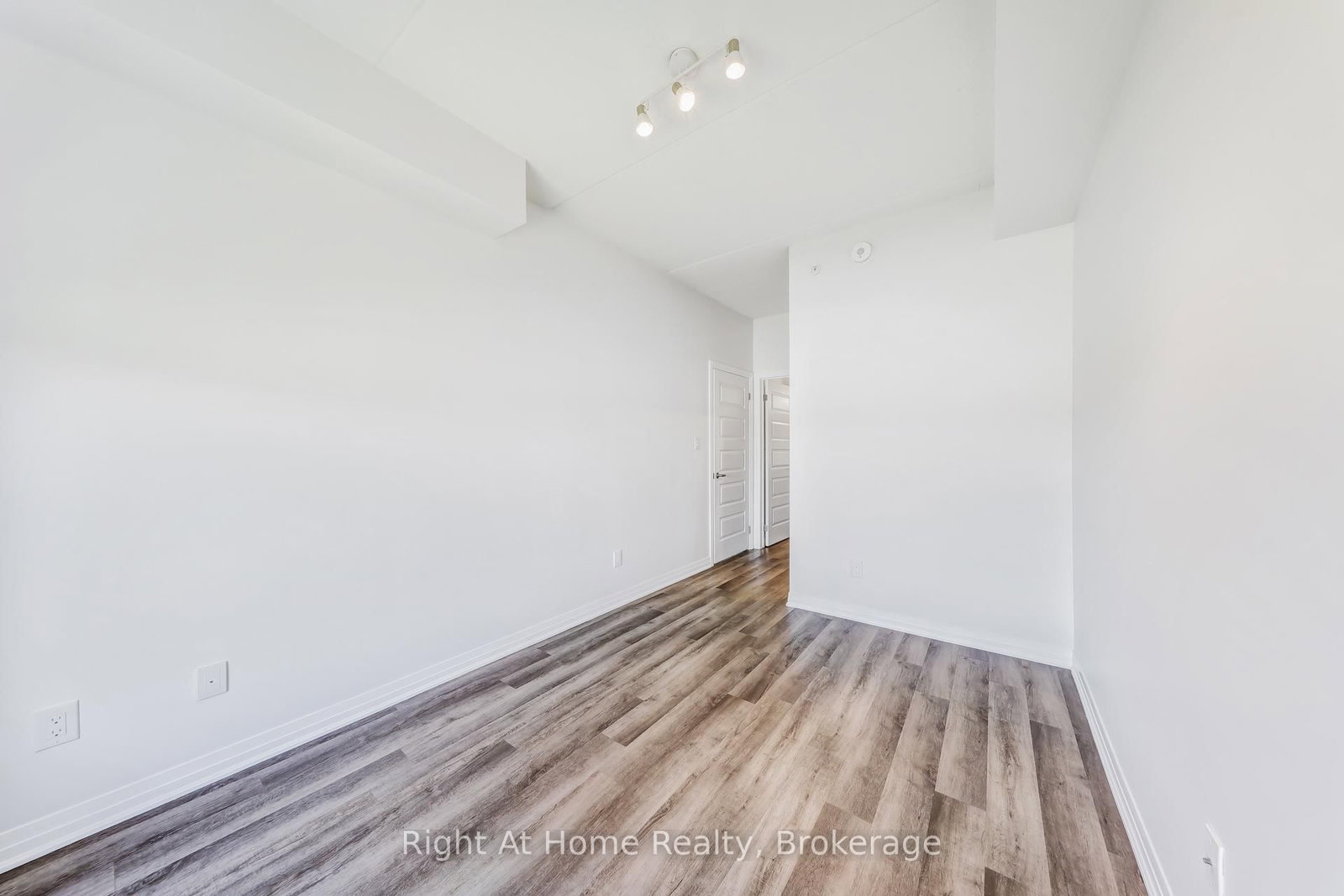 Condo for sale at 307-610 Farmstead Drive, Milton, Ontario, L9T 8X5 - Willmott - MLS: W12908032