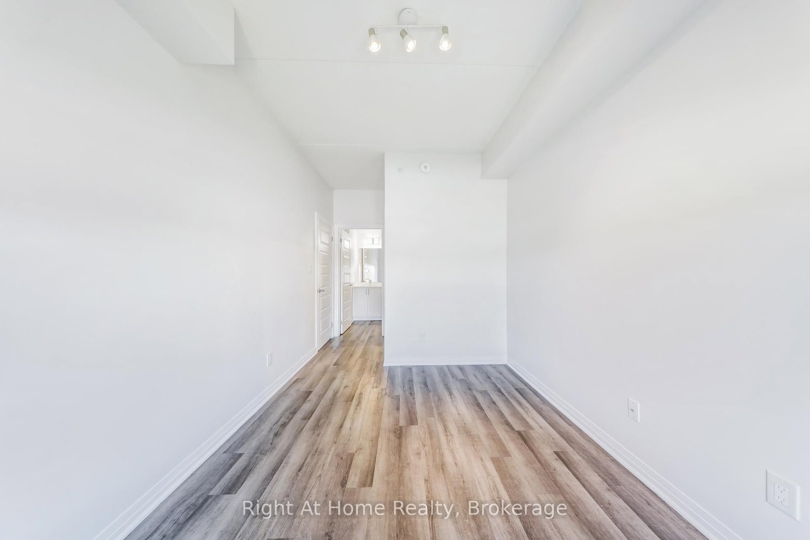 Condo for sale at 307-610 Farmstead Drive, Milton, Ontario, L9T 8X5 - Willmott - MLS: W12908032