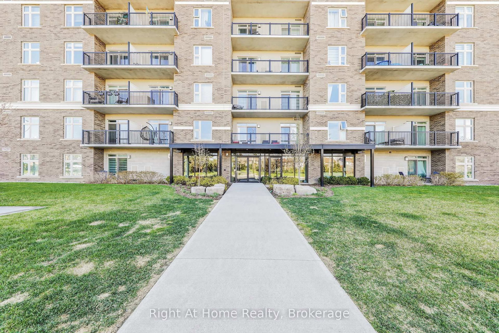 Condo for sale at 307-610 Farmstead Drive, Milton, Ontario, L9T 8X5 - Willmott - MLS: W12908032