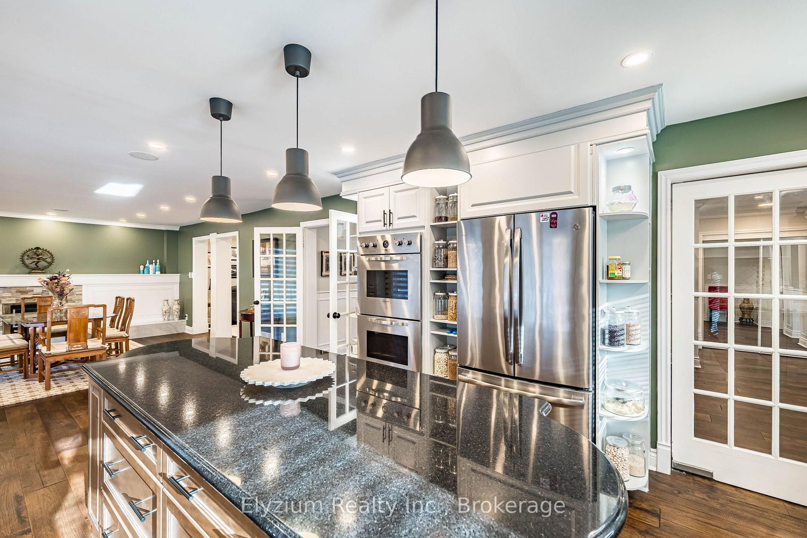 Detached House for sale at 2514 Sharon Crescent, Mississauga, Ontario, L5C 1Y8 - Erindale - MLS: W12908046