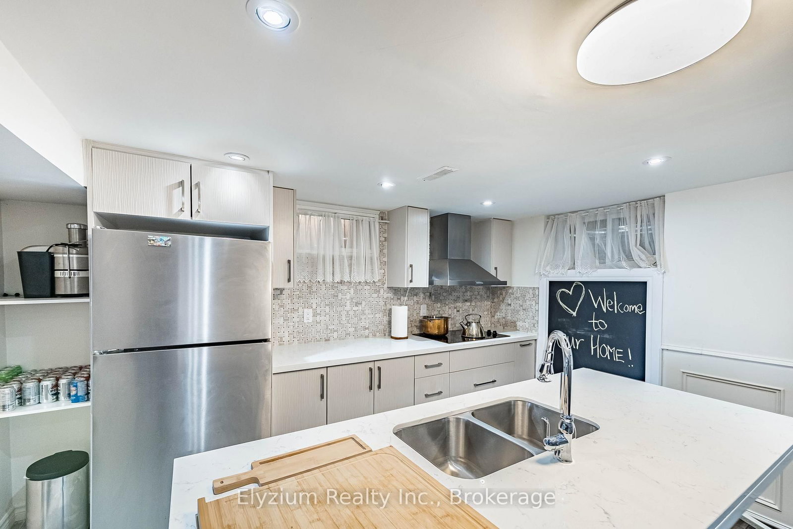 Detached House for sale at 2514 Sharon Crescent, Mississauga, Ontario, L5C 1Y8 - Erindale - MLS: W12908046