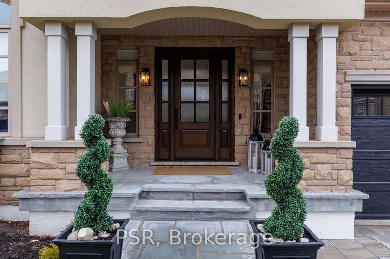 2040 Bingley Cres, Oakville, L6M 0E4 | Image 2