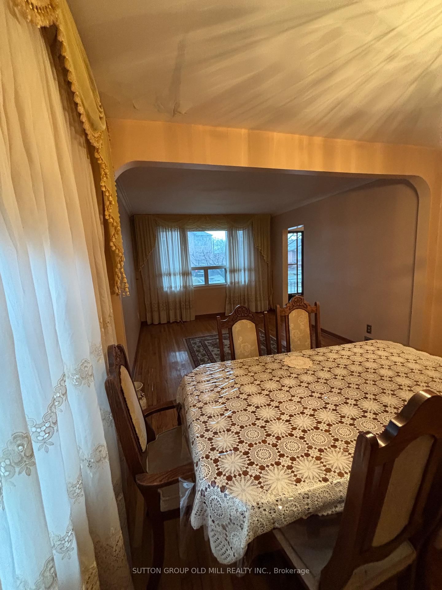 Detached House for sale at 14 Ashmore Avenue, Toronto, Ontario, M8Z 4C4 - Stonegate-Queensway - MLS: W12908528