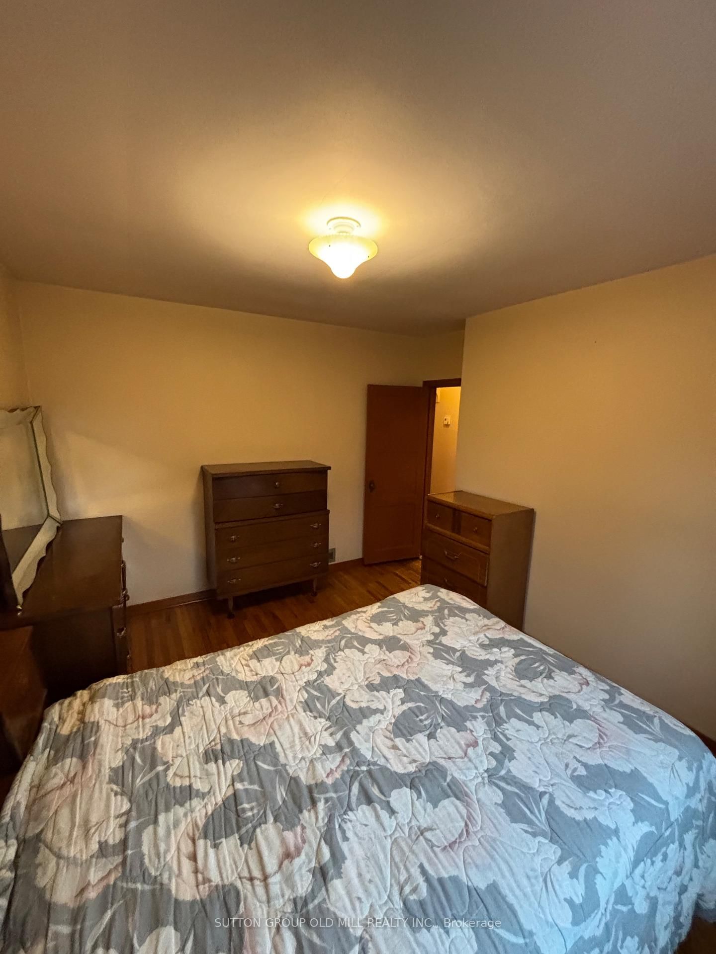 Detached House for sale at 14 Ashmore Avenue, Toronto, Ontario, M8Z 4C4 - Stonegate-Queensway - MLS: W12908528