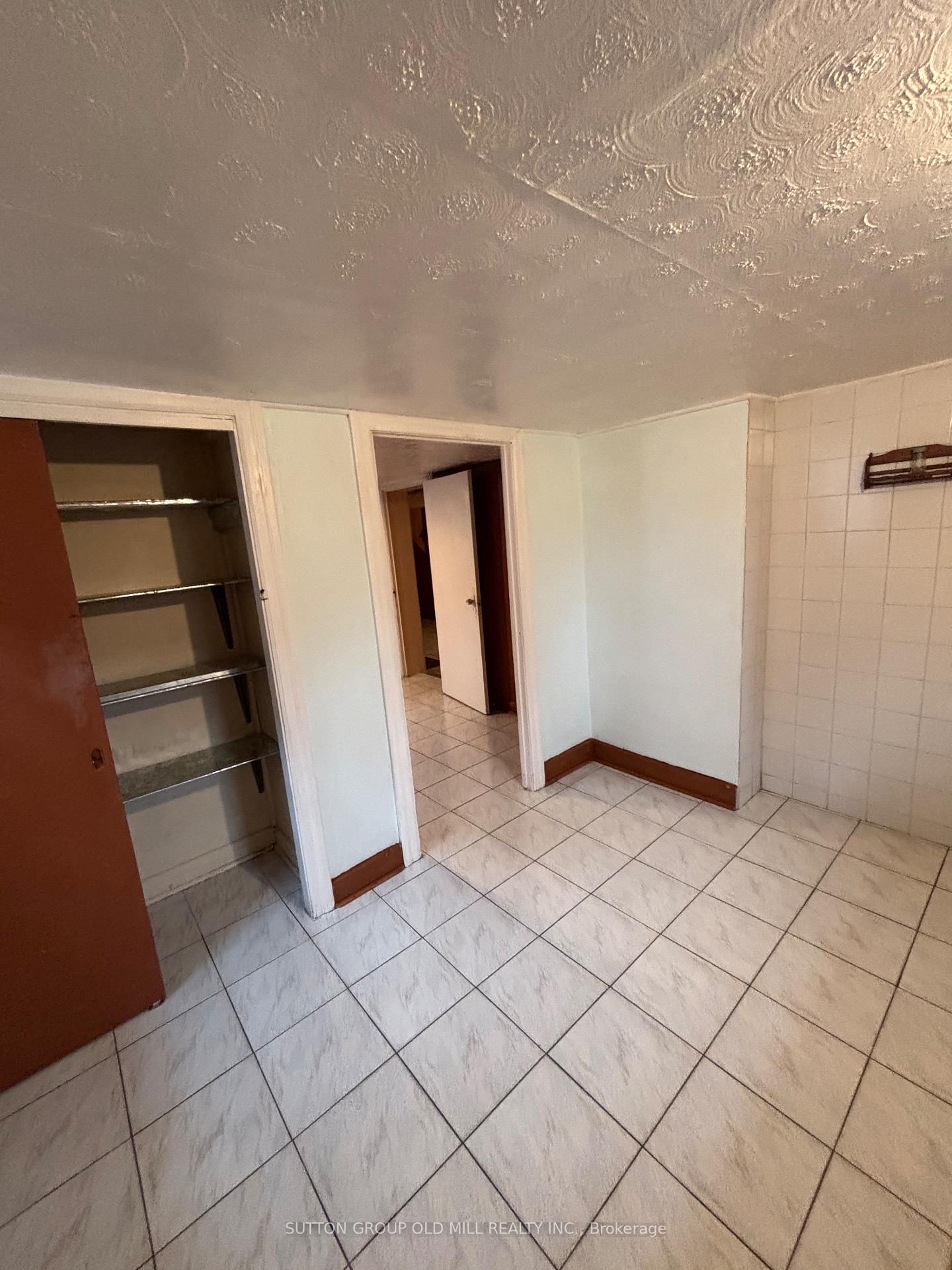 Detached House for sale at 14 Ashmore Avenue, Toronto, Ontario, M8Z 4C4 - Stonegate-Queensway - MLS: W12908528