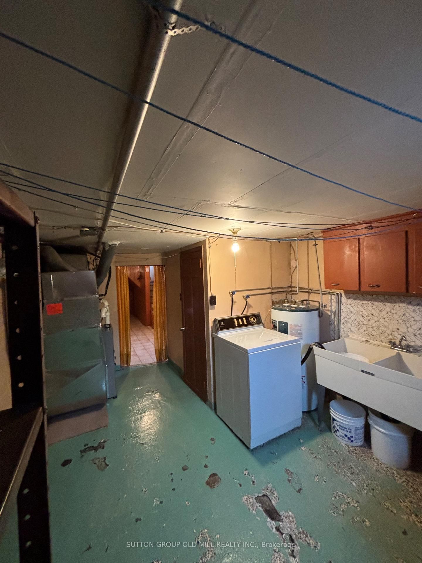 Detached House for sale at 14 Ashmore Avenue, Toronto, Ontario, M8Z 4C4 - Stonegate-Queensway - MLS: W12908528