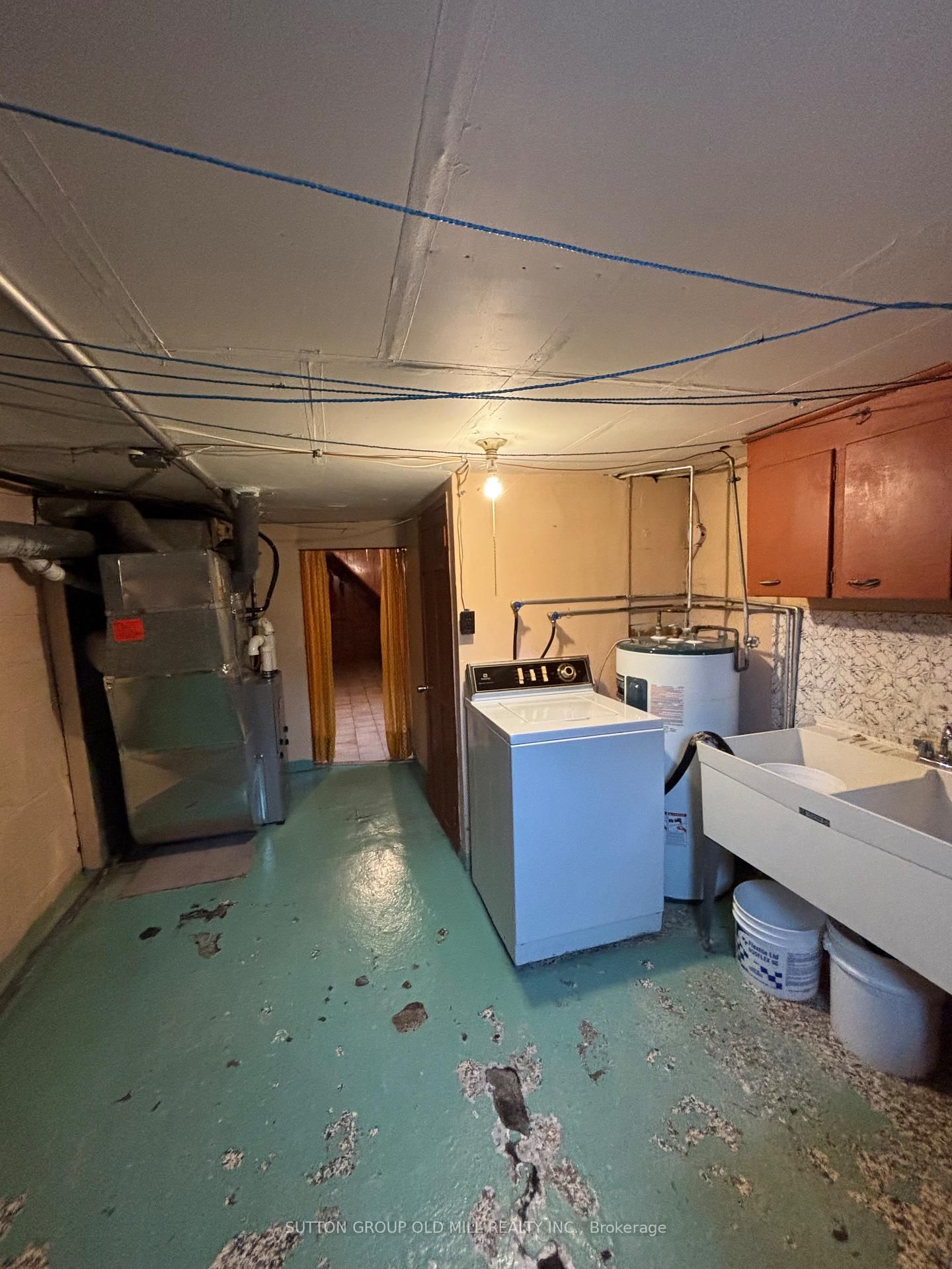 Detached House for sale at 14 Ashmore Avenue, Toronto, Ontario, M8Z 4C4 - Stonegate-Queensway - MLS: W12908528