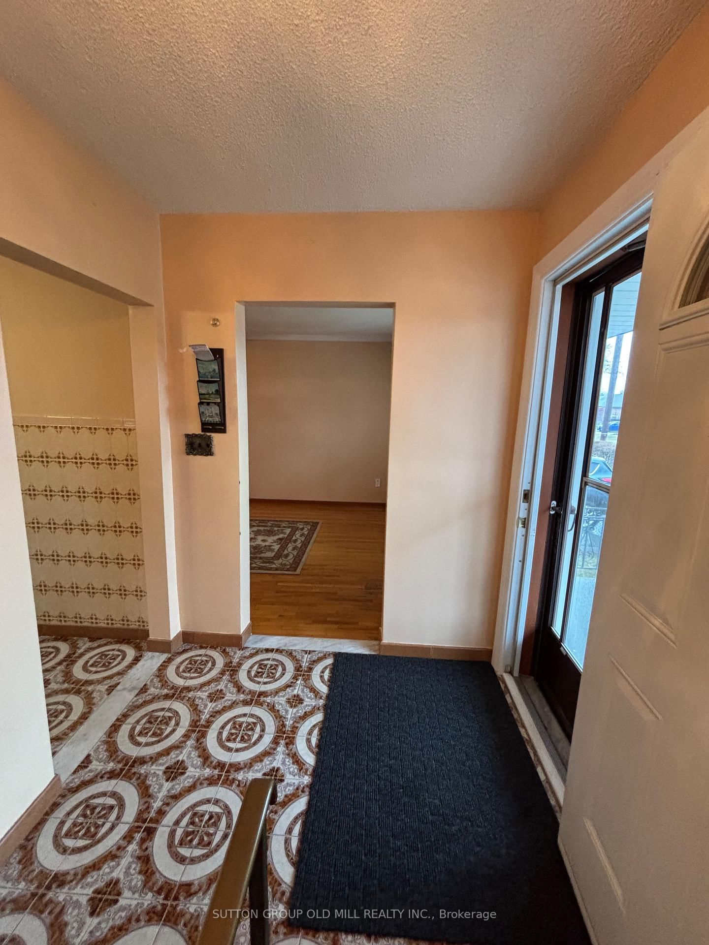 Detached House for sale at 14 Ashmore Avenue, Toronto, Ontario, M8Z 4C4 - Stonegate-Queensway - MLS: W12908528