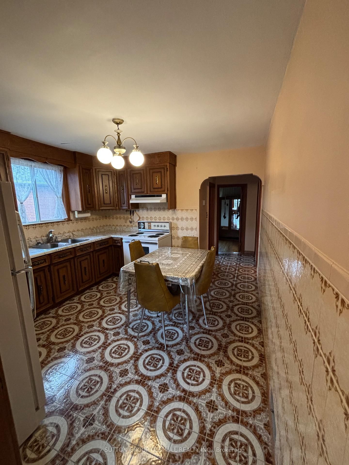 Detached House for sale at 14 Ashmore Avenue, Toronto, Ontario, M8Z 4C4 - Stonegate-Queensway - MLS: W12908528