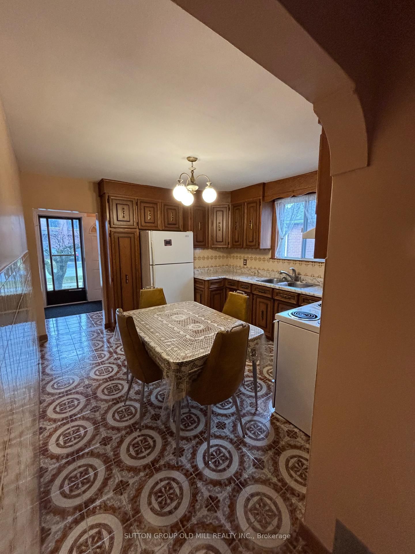 Detached House for sale at 14 Ashmore Avenue, Toronto, Ontario, M8Z 4C4 - Stonegate-Queensway - MLS: W12908528